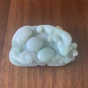 Green Jade Fruit Blossom and Bat Carved Pendant 🦇